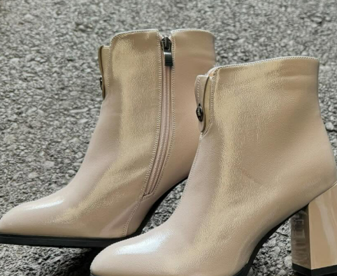 Эти кожаные сапоги – стильный и универсальный выбор для любого сезона. Выполненные из высококачественной натуральной кожи. Мягкая кожа комфортно облегает ногу, а высокий дизайн добавляет элегантности и визуально удлиняет силуэт.😍🔥