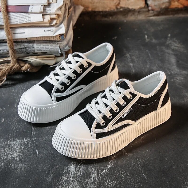 Ladies sneakers