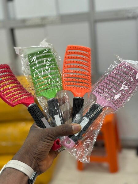 Brosses à cheveux colorées