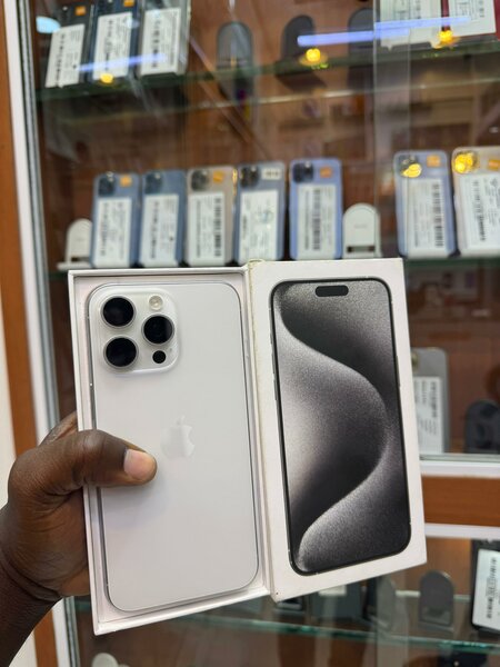 15 pro max 256Go  Juste écran