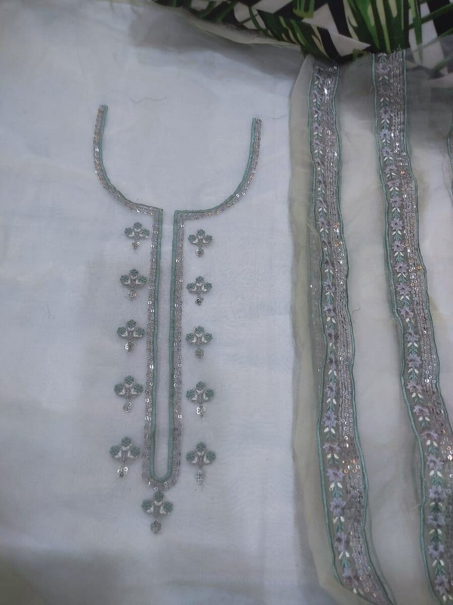 Neckline fancy +fancy lace 1.5 yard