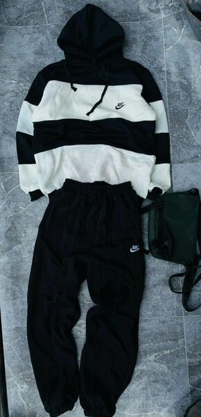 Ensemble de survêtement moderne