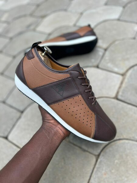Baskets élégantes en cuir marron