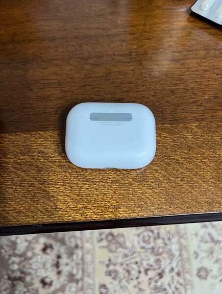 AirPods Pro 1-Generation.