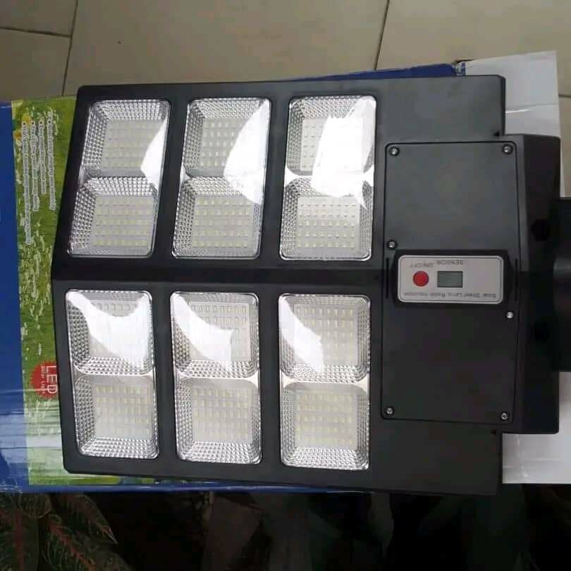 Lampadaire solaire 1200W