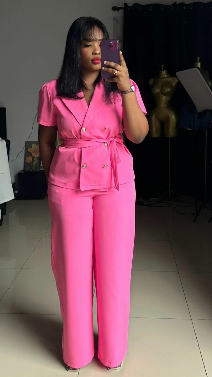 Tailleur pantalon élégant femme