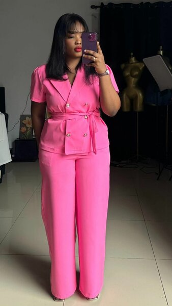 Tailleur pantalon élégant femme