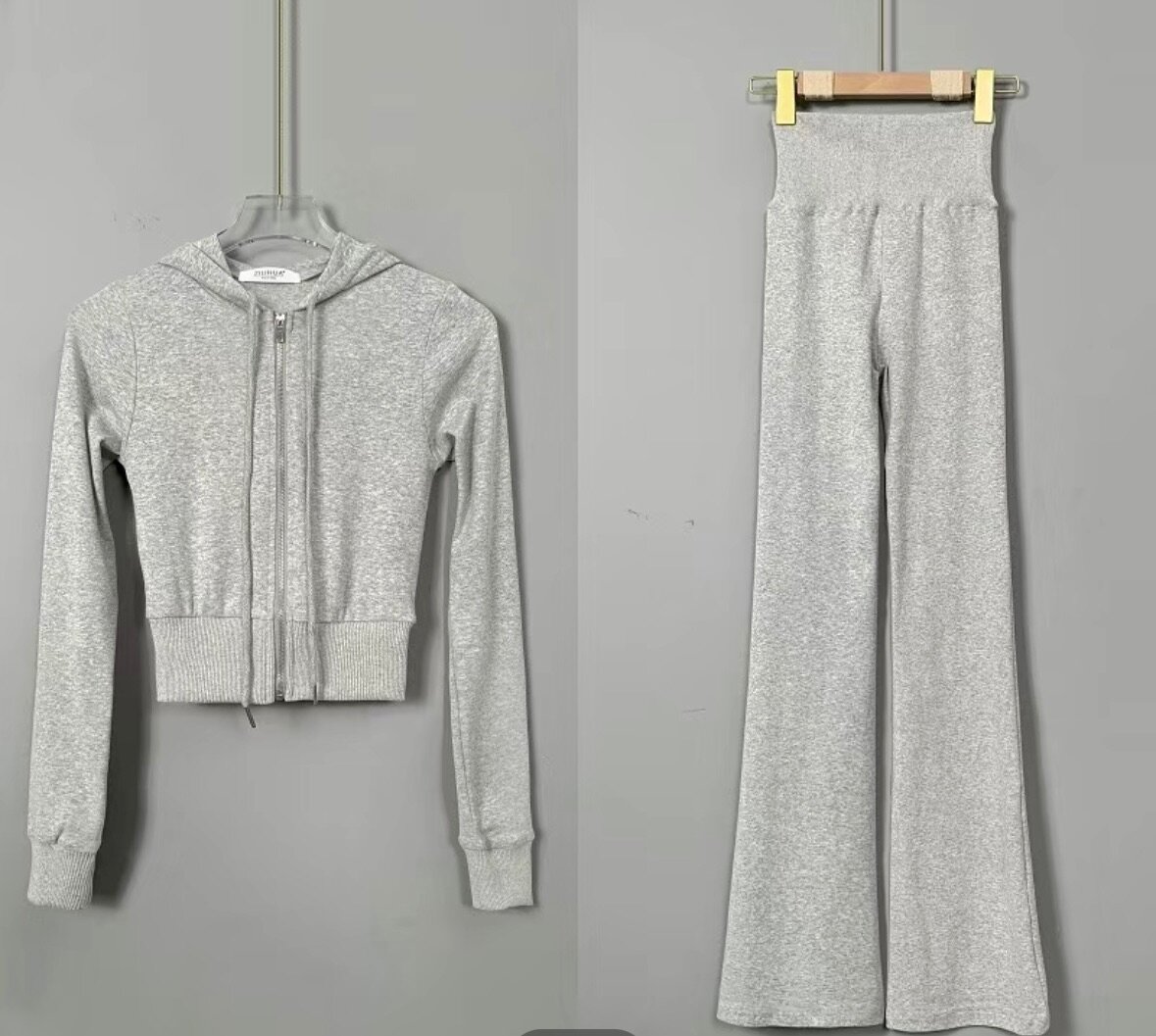 Спортивный костюм женский