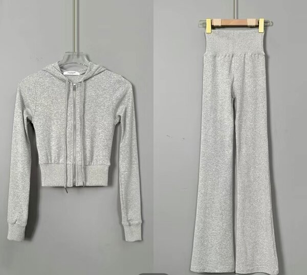 Спортивный костюм женский