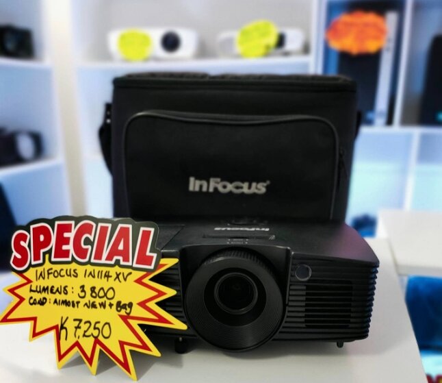 Projector IN focus Lumens: 3 800 Coad : Almost gag