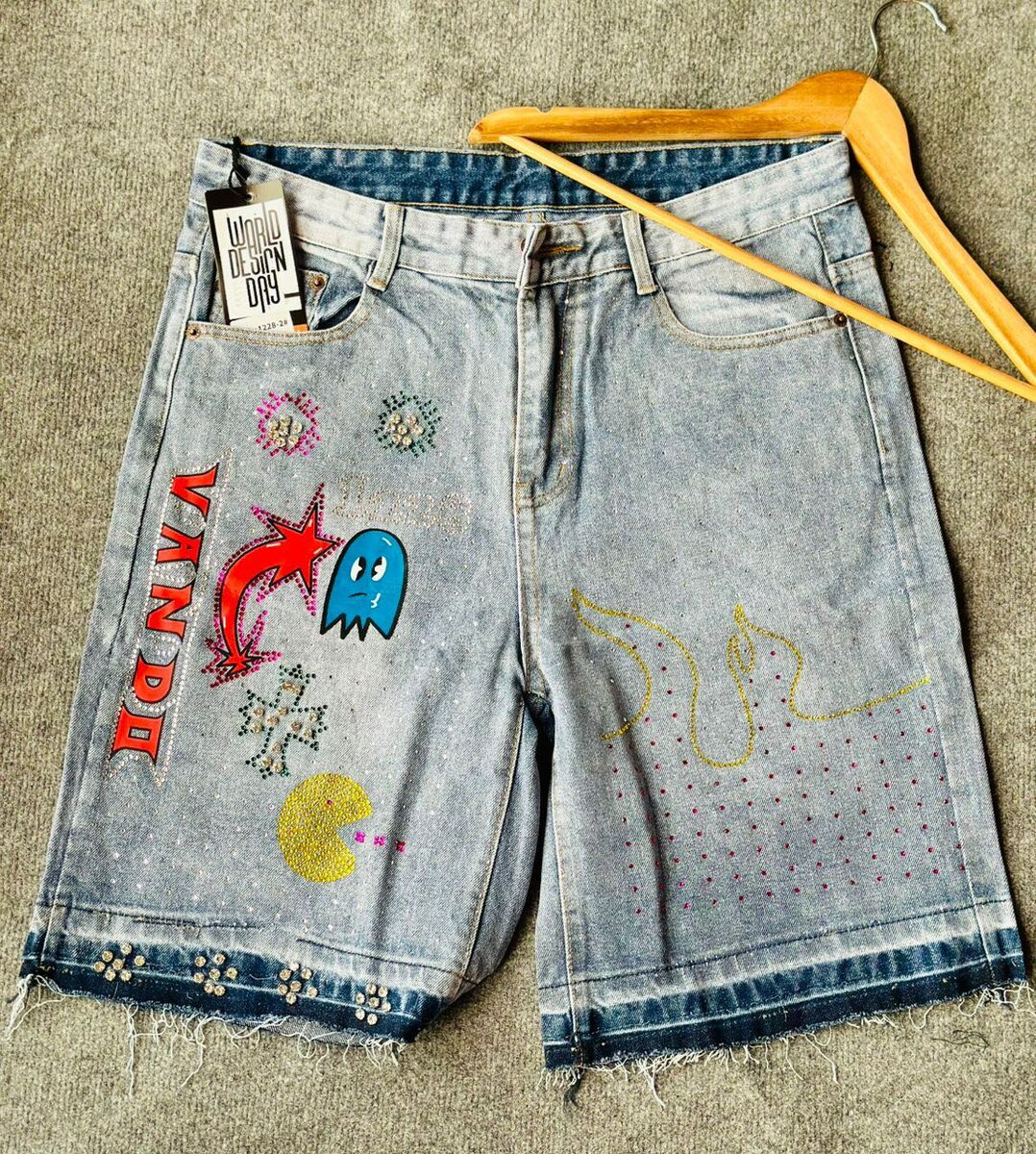 Short en jean décoratif
