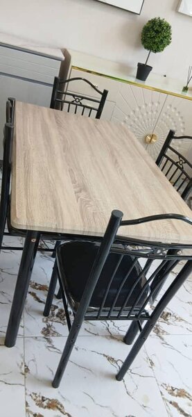 Table à manger moderne 4 places