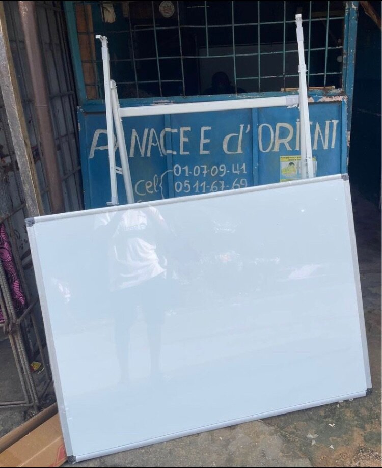 Tableau à marqueur effaçable de dimension 120 x 90