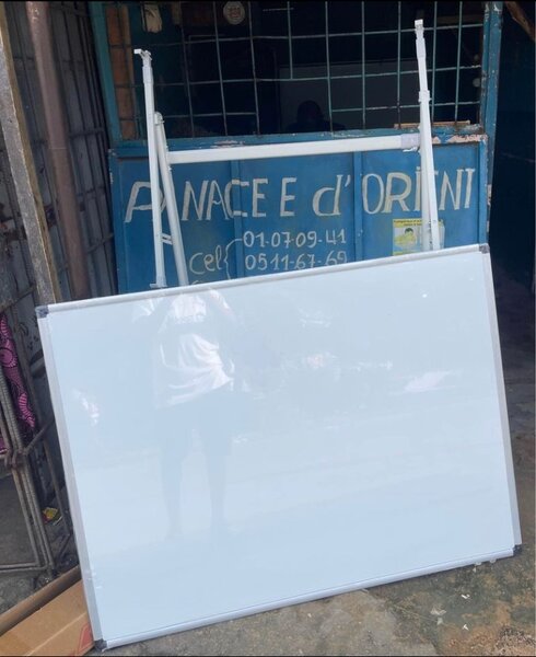 Tableau à marqueur effaçable de dimension 120 x 90