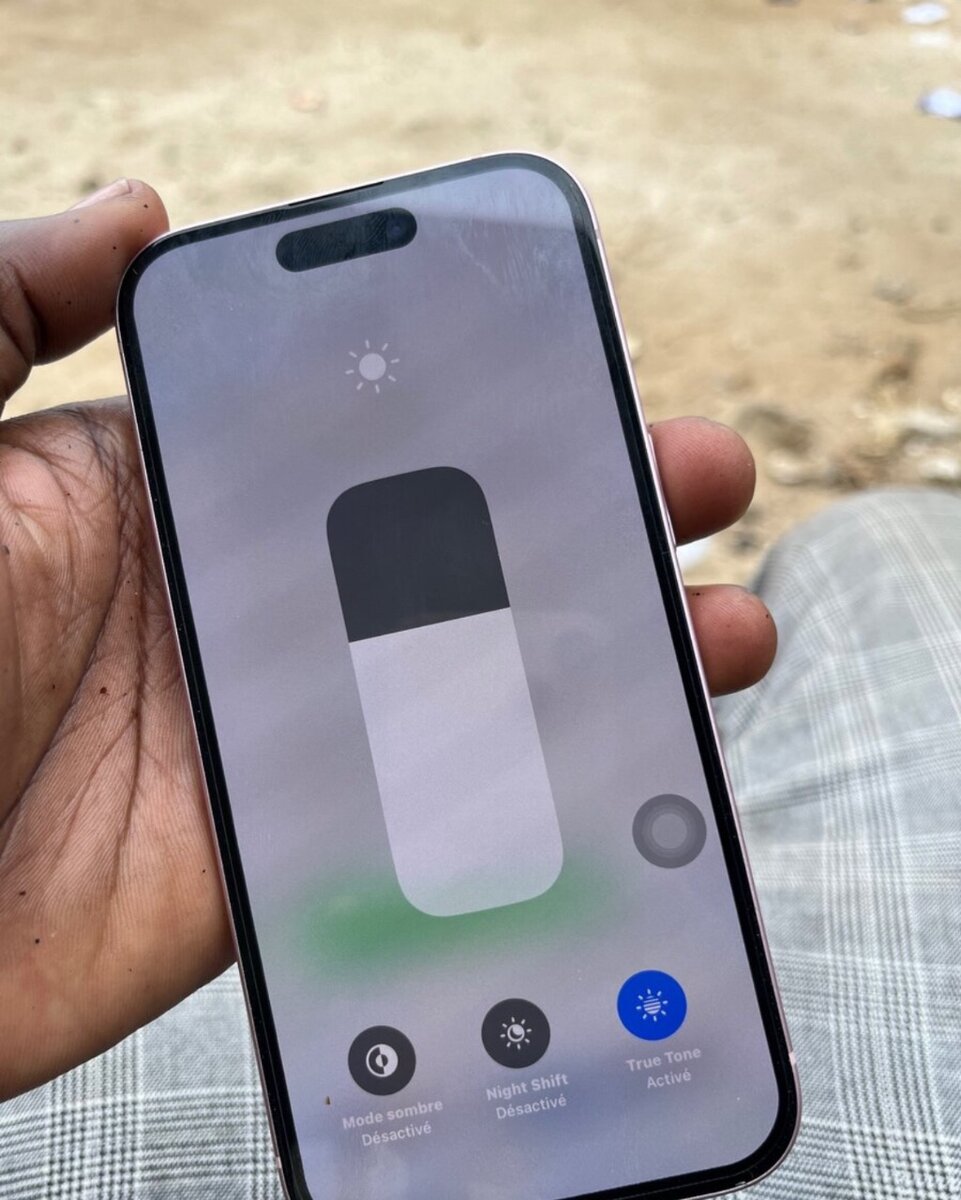 iPhone moderne rose état neuf
