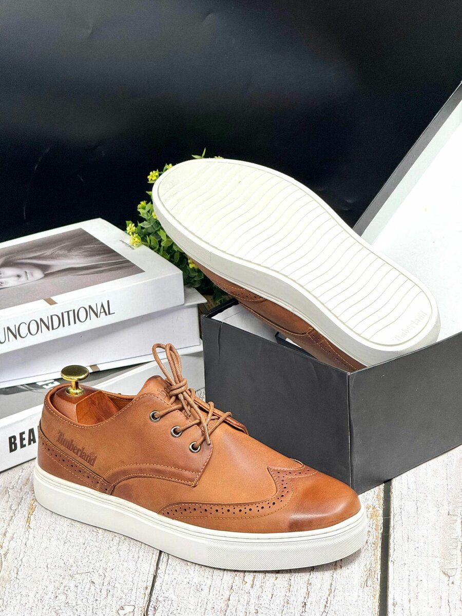 TIMBERLAND BROWN AND WHITE