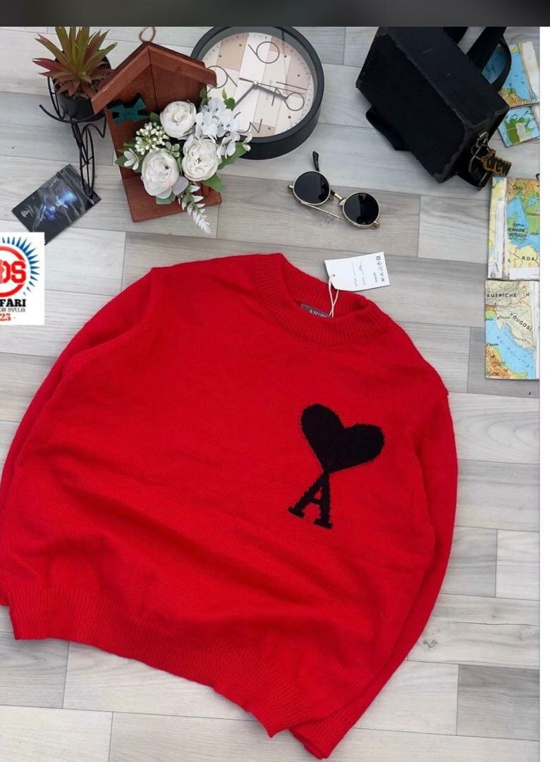 Pull en laine rouge cœur