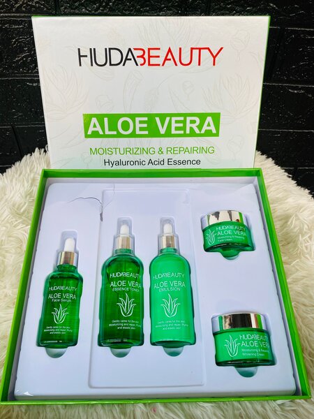 Huda Beauty Aloe Vera Soin Réparateur et Hydratant 5 pièces