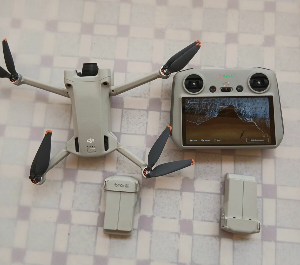 Drone DJI Mini 3 Pro avec télécommande et accessoires