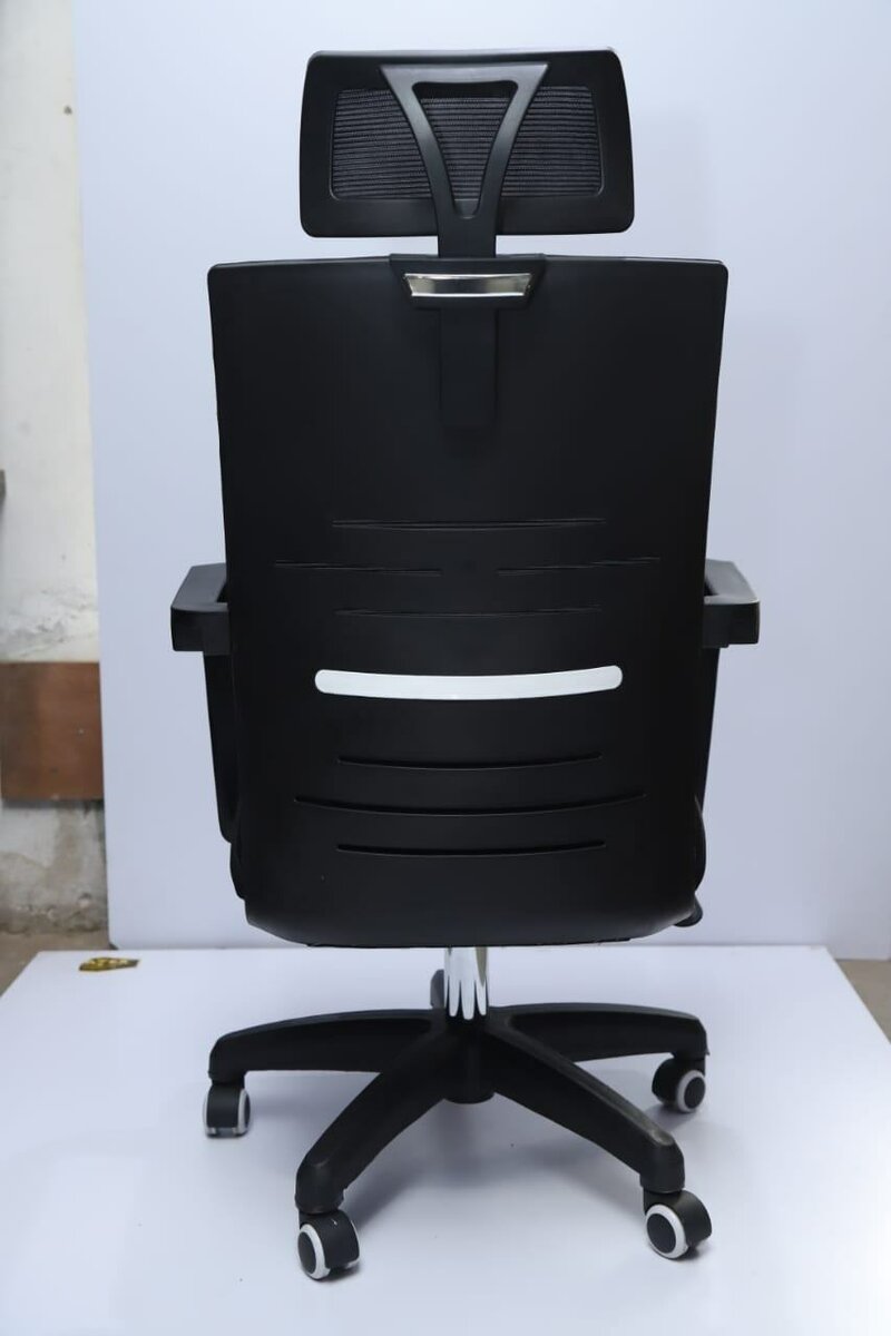 Sigma chair