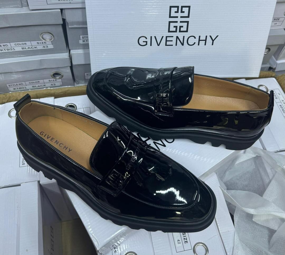 Mocassins en cuir verni noir