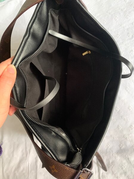 Черная вместительная сумка