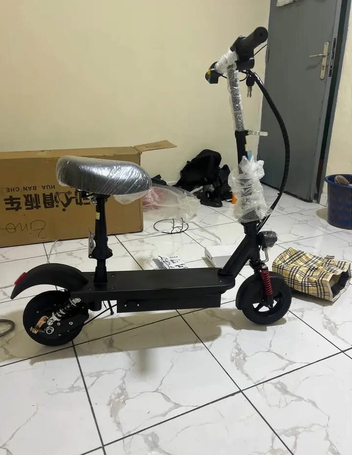 Trottinette électrique pliante noire