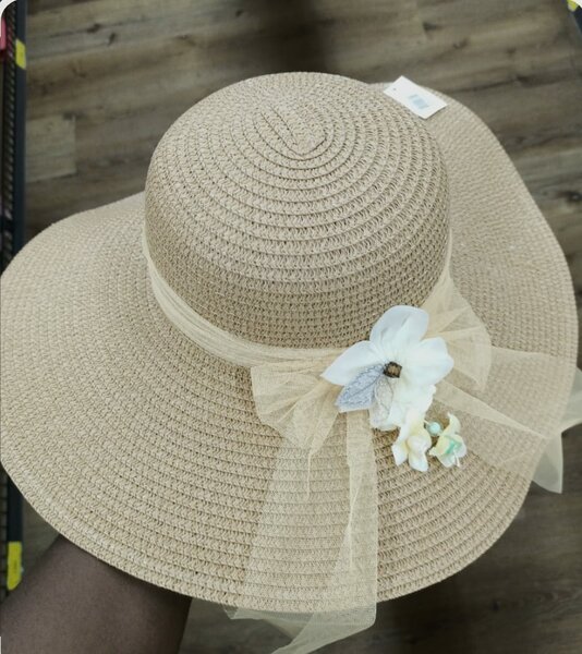 Chapeau de paille élégant