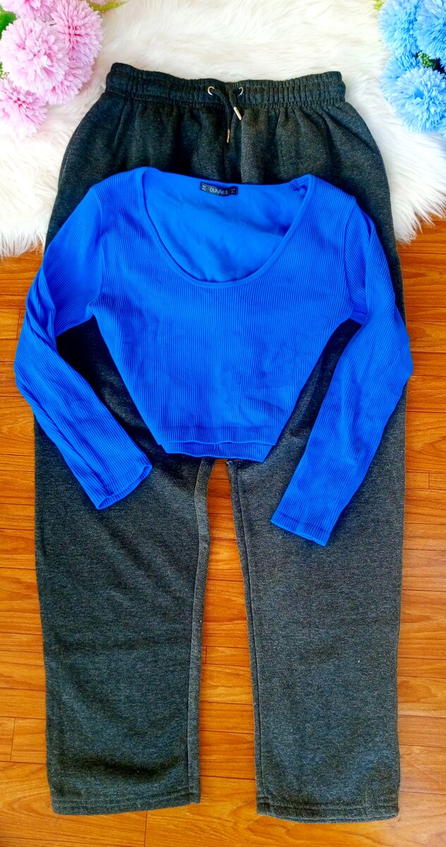 Jogging pants and crop tops