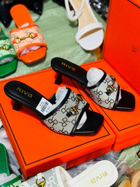 Ladies sandals