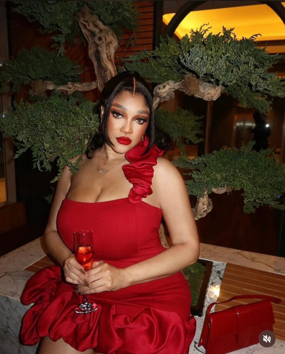 Robe danniversaire et boîte de nuit