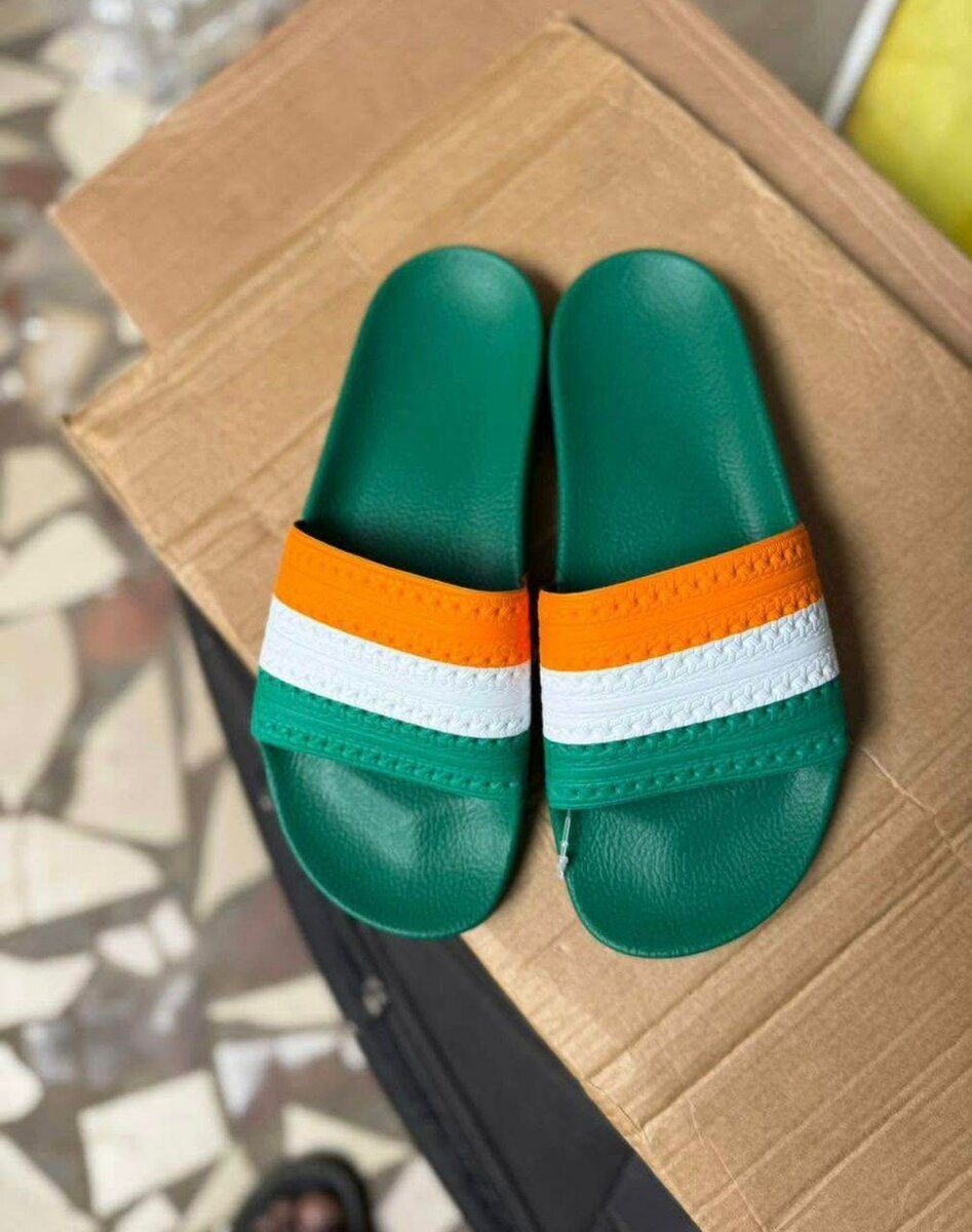 Claquettes colorées confortables