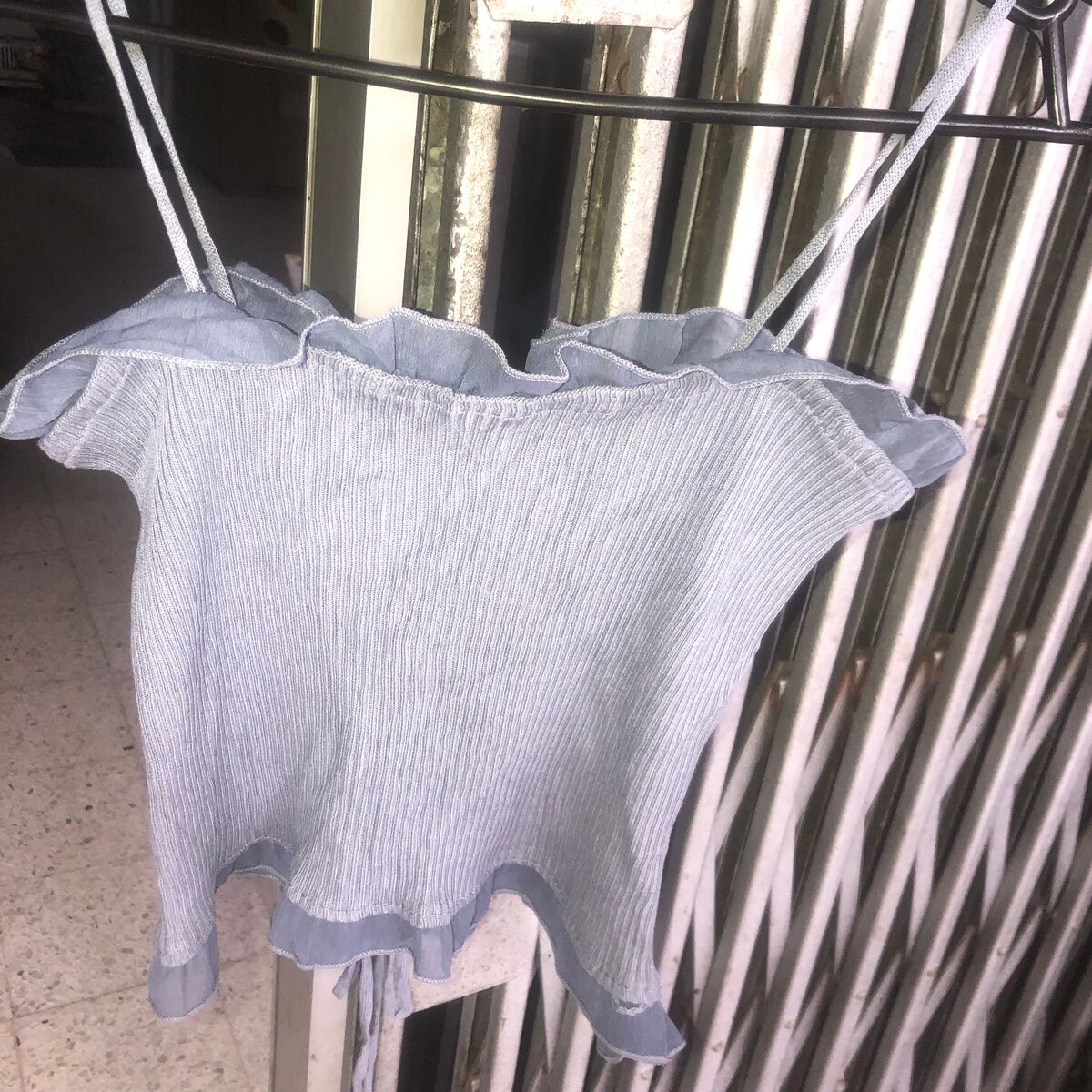 Top à volants bleu clair