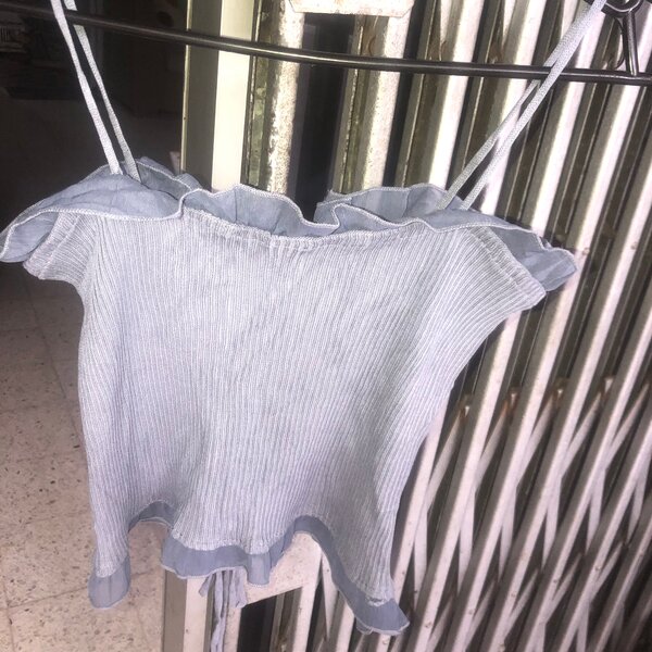 Top à volants bleu clair