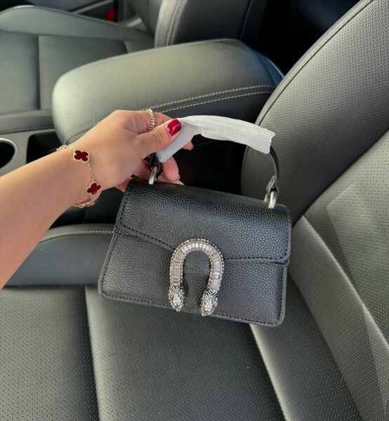 Стильная чёрная сумочка из натуральной кожи