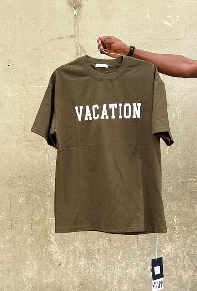 T-shirt "VACATION" khaki