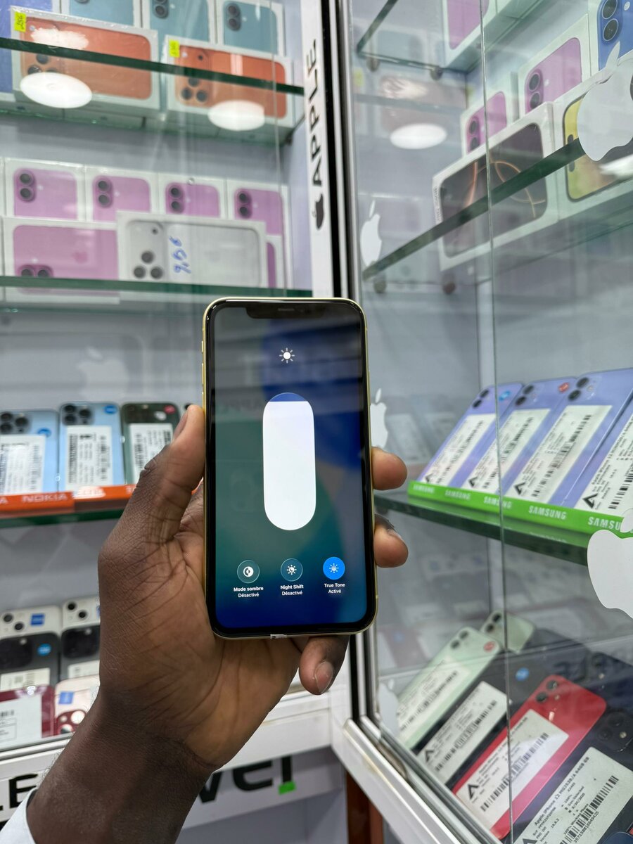 iPhone 11 simple 64Go  Casi ne