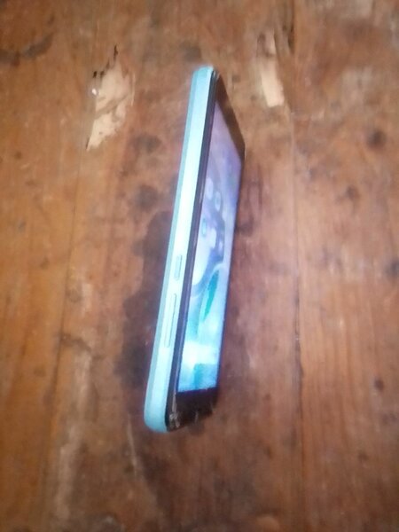 Smartphone Infinix avec triple caméra