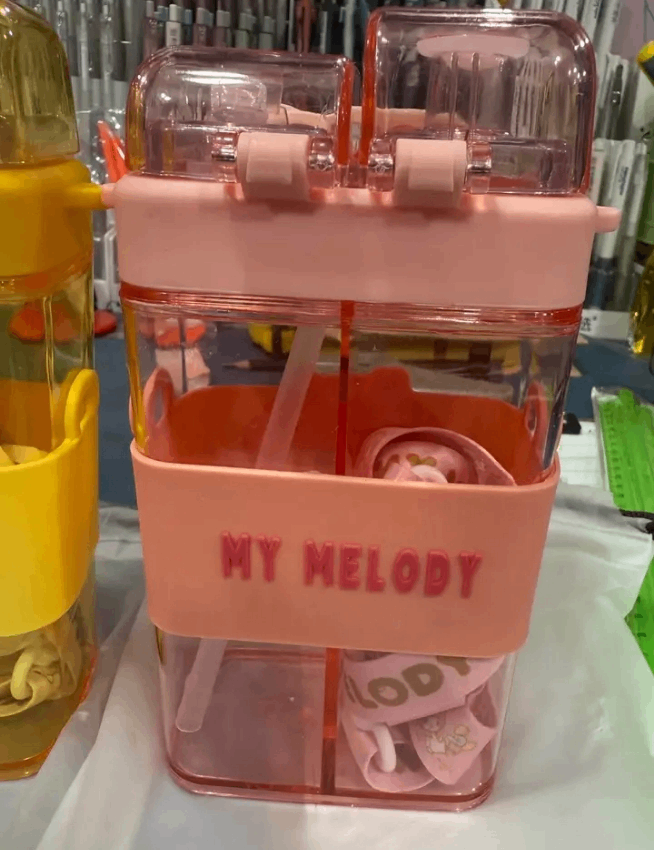 Bouteilles d'eau kawaii