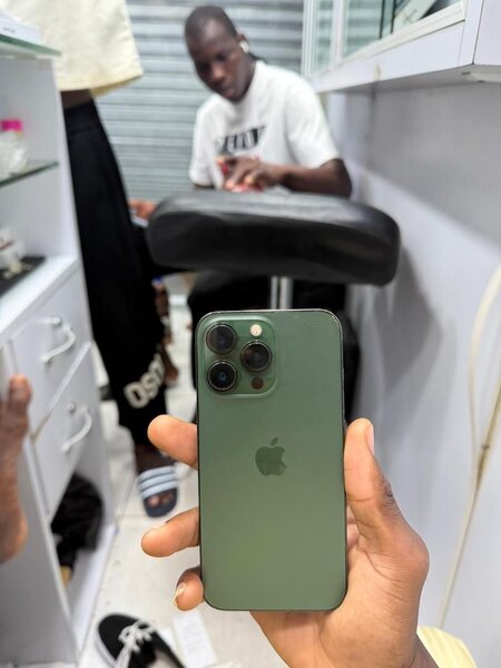 13 Pro 128Go tout dorigine