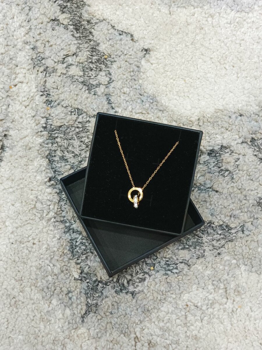 Collier élégant doré