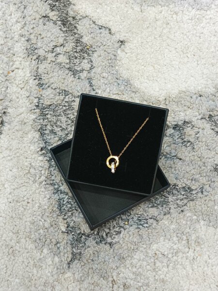 Collier élégant doré