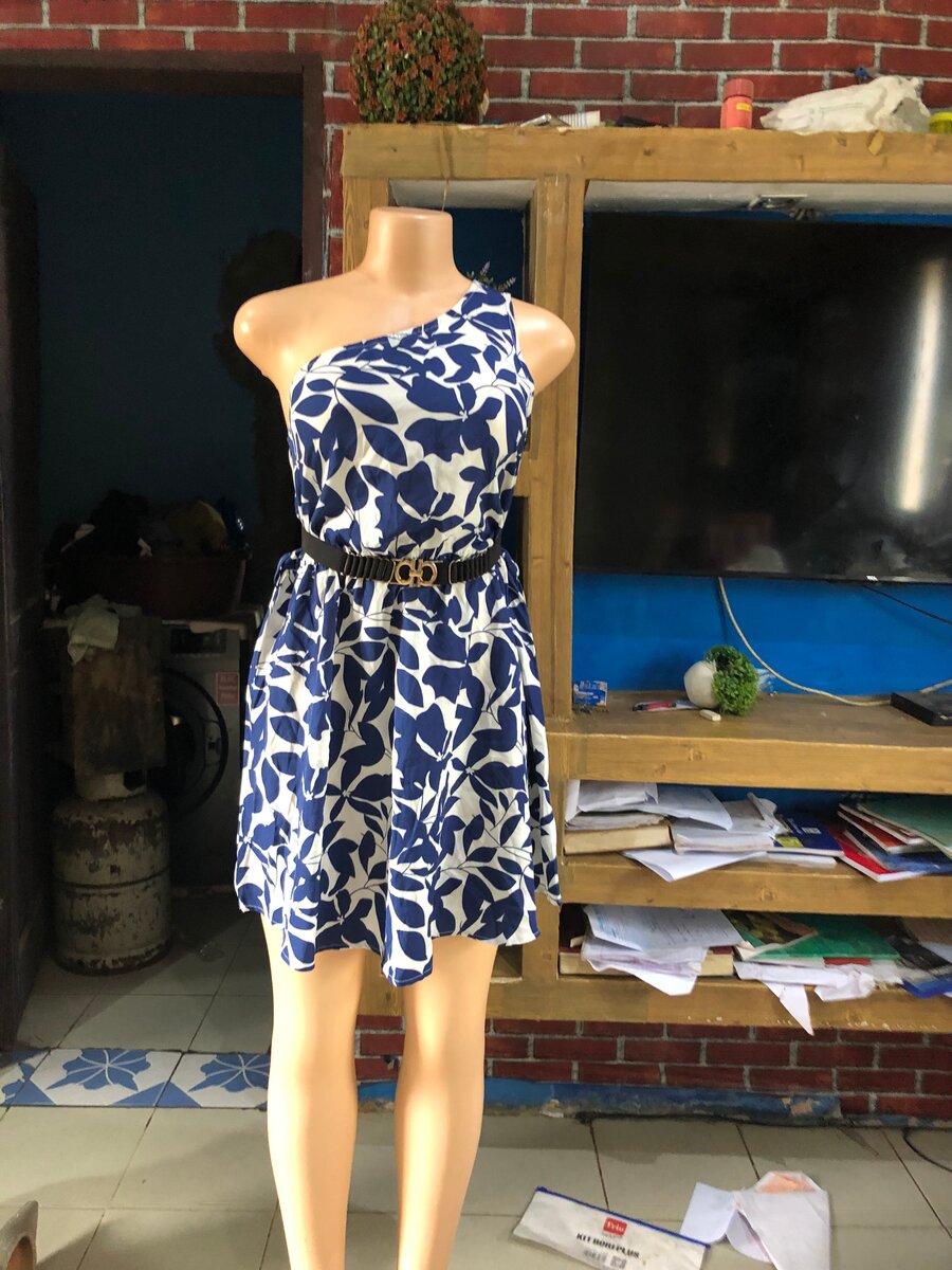 Robe asymétrique à motifs