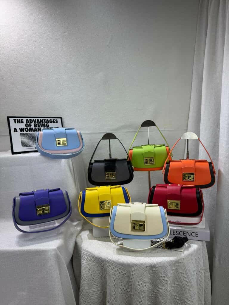 Sacs colorés en bandoulière