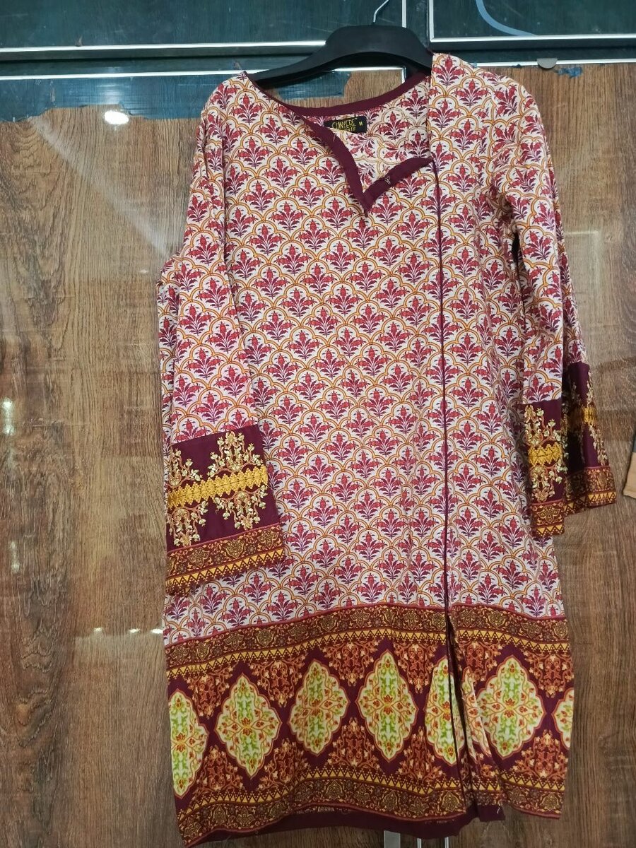 Brand: chineyre, sides closed, front open