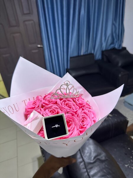 Bouquet de roses et bague