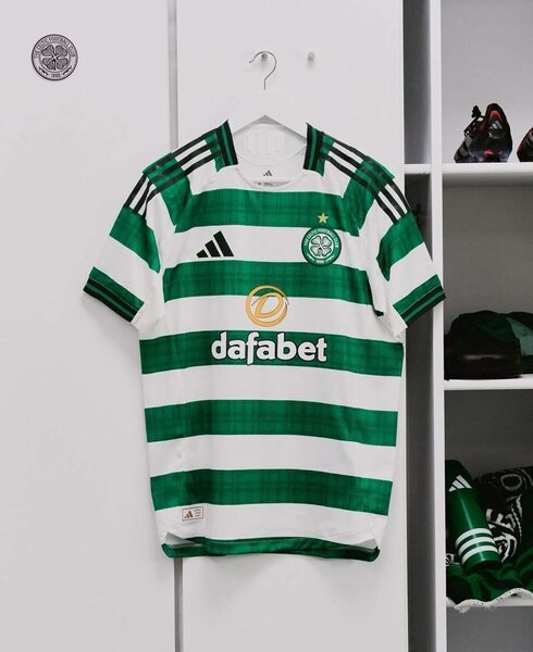Maillot de football vert et blanc