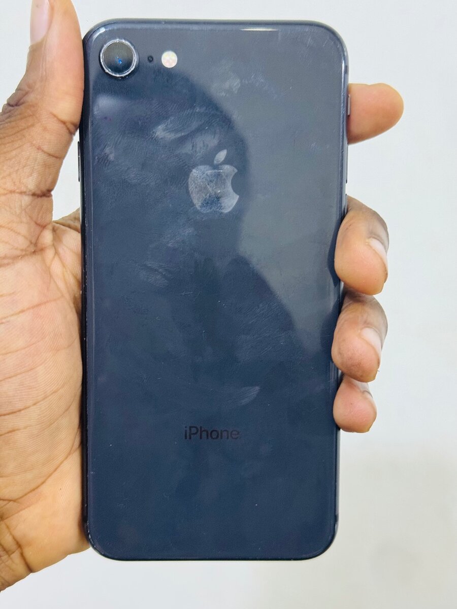 iPhone 8 Noir 64Go Débloqué