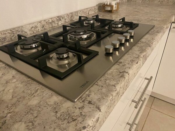 Gas stove