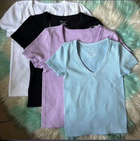 T-shirt court en V